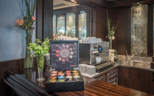 Admiral Hotel Villa Erme