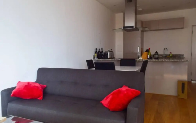 Modern Vauxhall Flat With Balcony