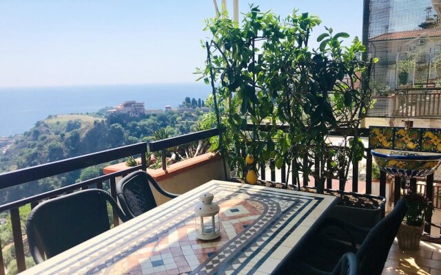 Apartment with One Bedroom in Taormina, with Wonderful Sea View, Furnished Terrace And Wifi - 10 Km From the Beach