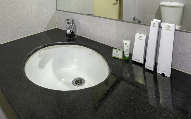 OYO 16857 Hotel Jp Plaza