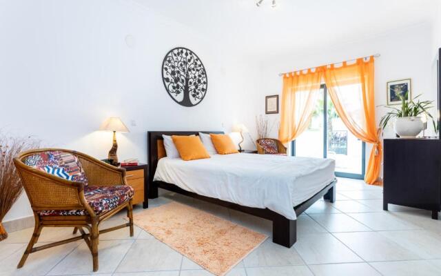 Great 2 bedroom apartment with communal pool