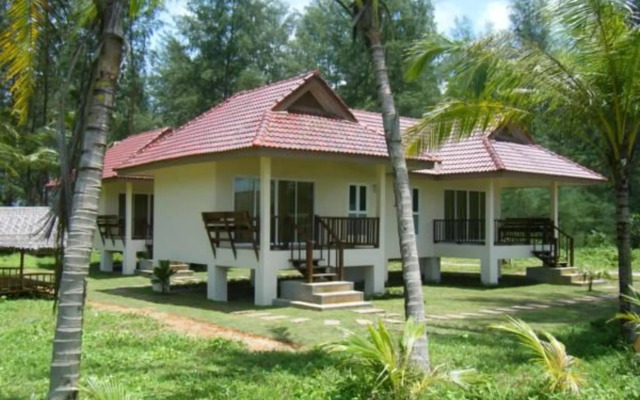 Pranee Beach Bungalows