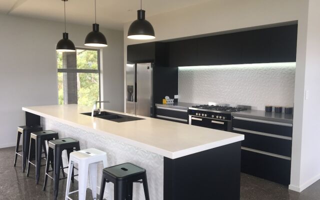 Bell Bird Ridge Holiday Home - Ocean & Valley Views
