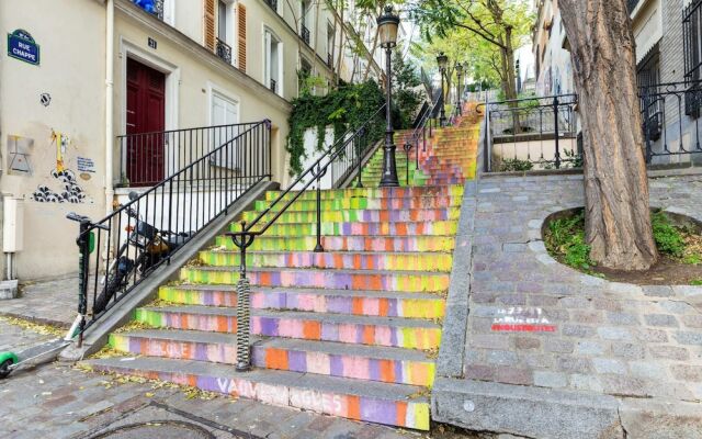 Quaint Apartment With Rooftop Views of Montmarte