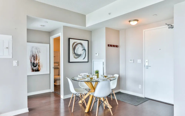 Liberty Village Condo w Parking
