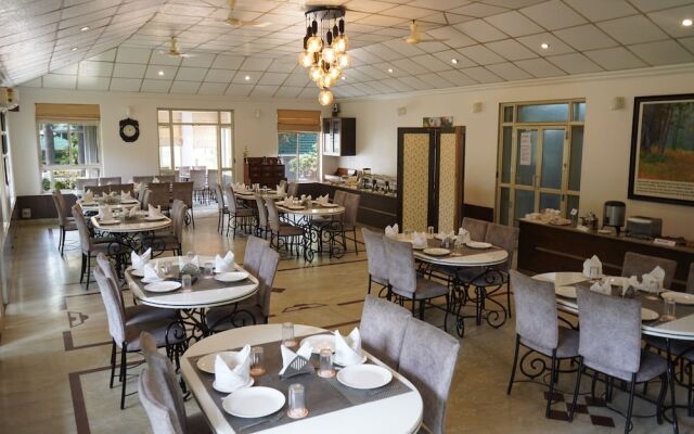 Village Machaan Resort