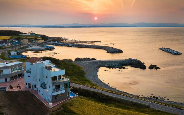 Pohang Beach de Whale Poolvilla