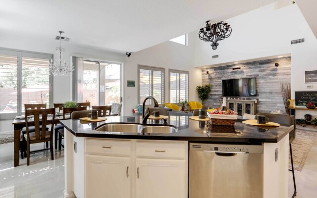 Pool, Fire Pit & Grill: Goodyear Home!