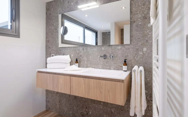 Villa 4 Bedrooms 8 PAX