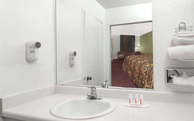 Days Inn by Wyndham San Antonio Lytle