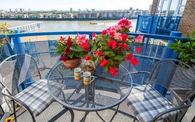 Delightful Wapping Home with Stunning River Views