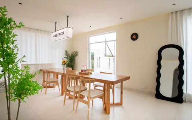 Shanghai Yinchen Yilanwan Audiovisual Hotel