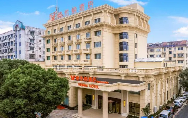 Vienna Hotel (Deqing Yong'an Street Branch)