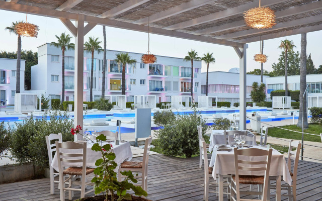 So White Club Resort