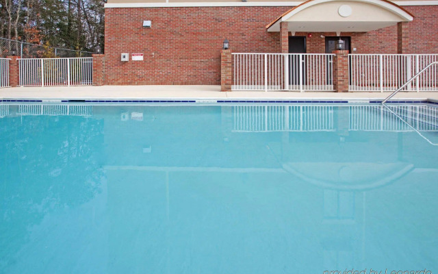 Holiday Inn Express & Suites Hope Mills-Fayetteville Arpt by IHG