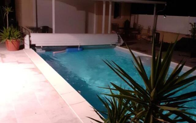 Studio sympa meublé avec parking privé
