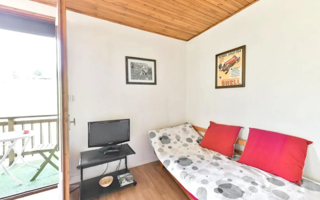 Apartment With one Bedroom in La Perriere, With Wonderful Mountain View, Furnished Garden and Wifi - 5 km From the Slopes