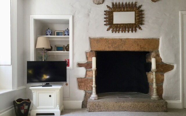 Fabulous Apt Historic House St Aubin