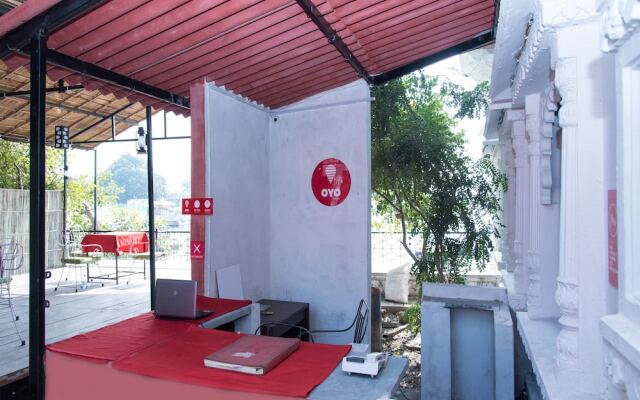 OYO 10704 Hotel Lake Haveli