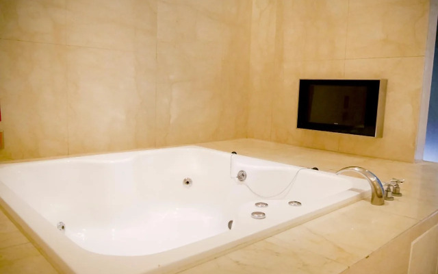 Moonshy Boutique Motel