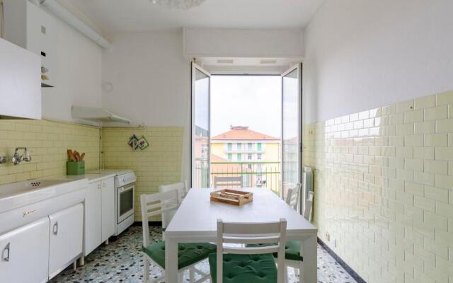 JOIVY Family Flat W/Terrace & Parking Near Beach