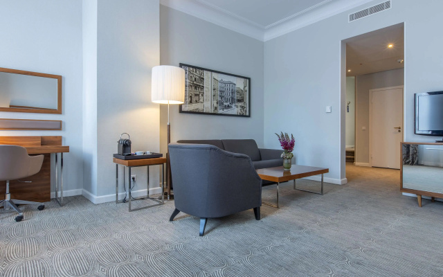 Radisson Blu Schwarzer Bock Hotel - Image 3