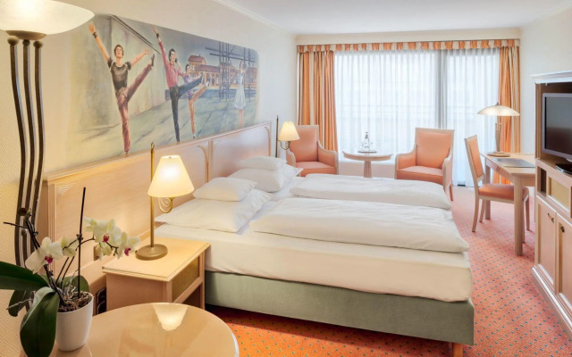 Hollywood Media Hotel