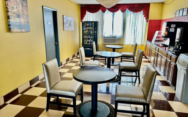 Townhouse Inn & Suites