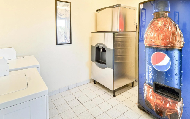 Motel 6 Nashua, NH - South