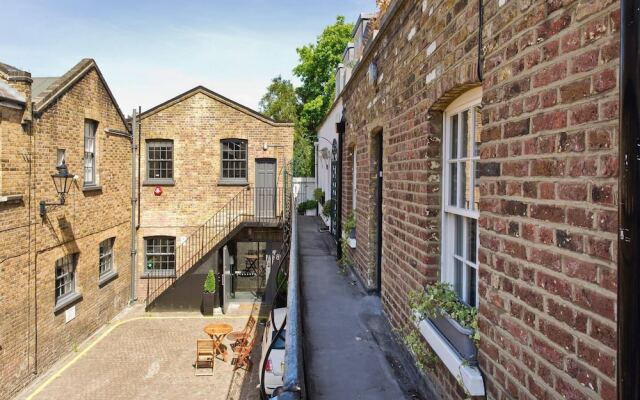 Traditional 2-bed Apartment Notting Hill