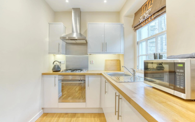 The Gloucester Lane Residence