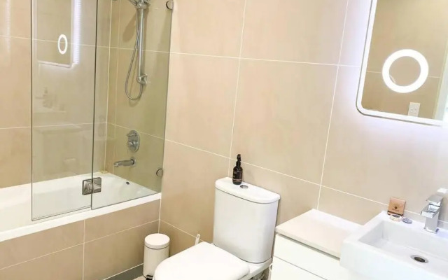 Crows Nest - Executive Penthouse - 3 Bedroom- 5km to City