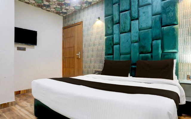 OYO Flagship 80461 R K Residency