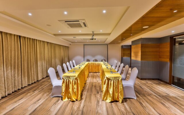 Hotel Vbr Grand Inn