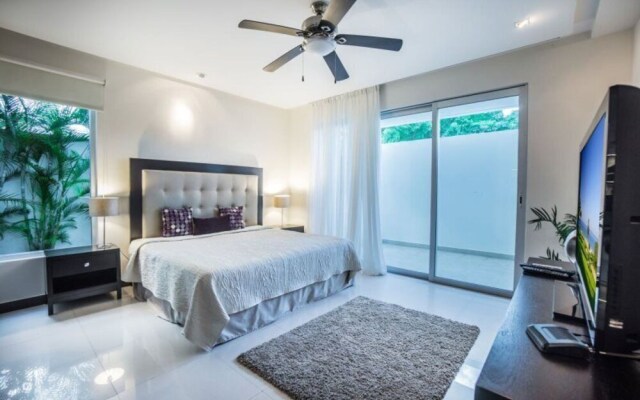 Oasis 12-Boutique 1 Bedroom in the heart of Playa del Carmen