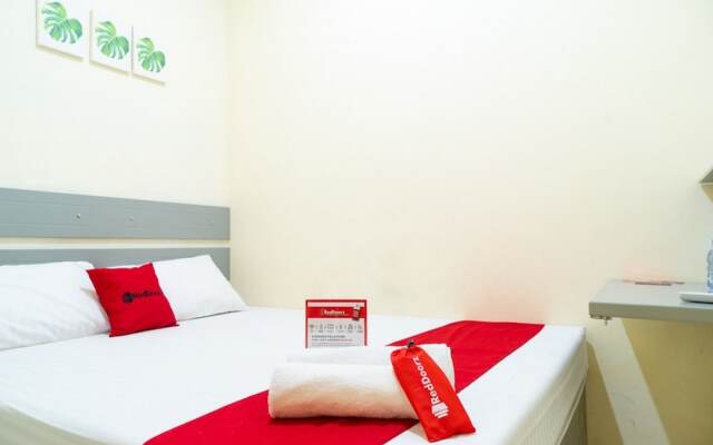 RedDoorz near CBD Ciledug
