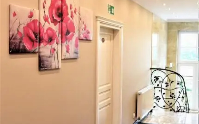 Willa Różana - Apartamenty i Pokoje Gościnne