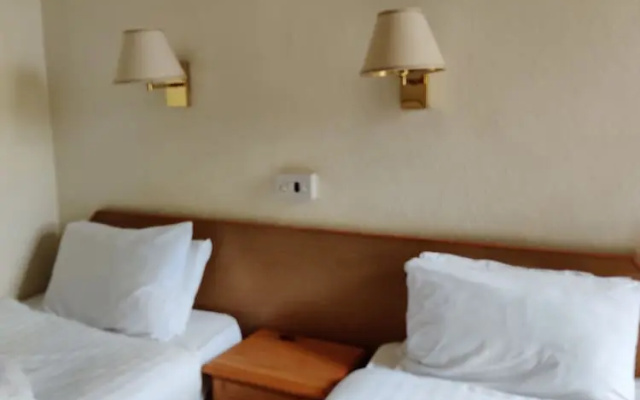 Inglewood Palm Hotel