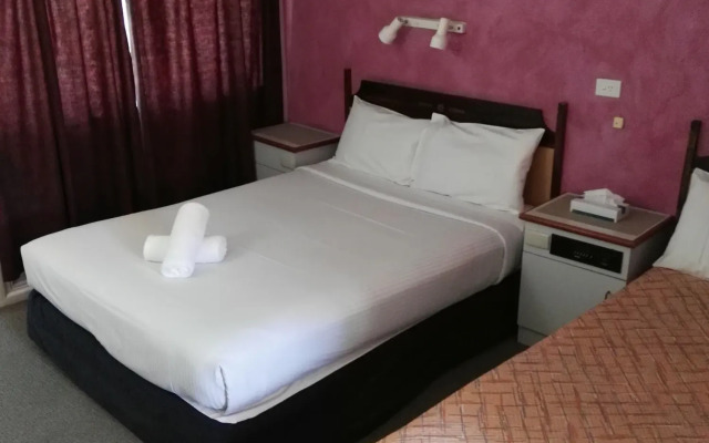 Bushmans Motor Inn