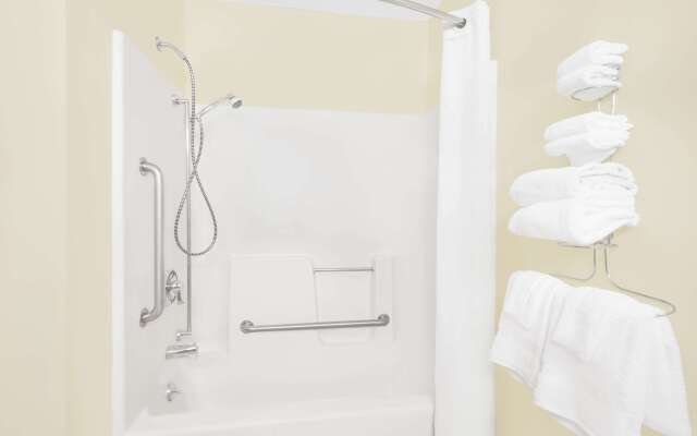 Super 8 by Wyndham Ottumwa