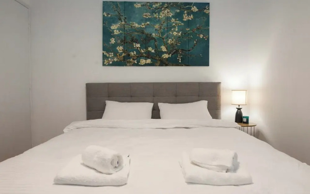 Stylish Renovated 2 Bd Apt in Exarcheia