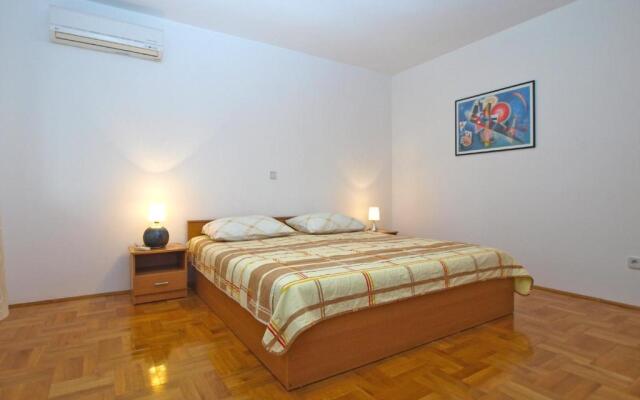 Apartment Alma 1600