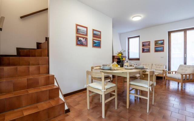 Terraced house on the lakeside of Gravedona - Larihome A04