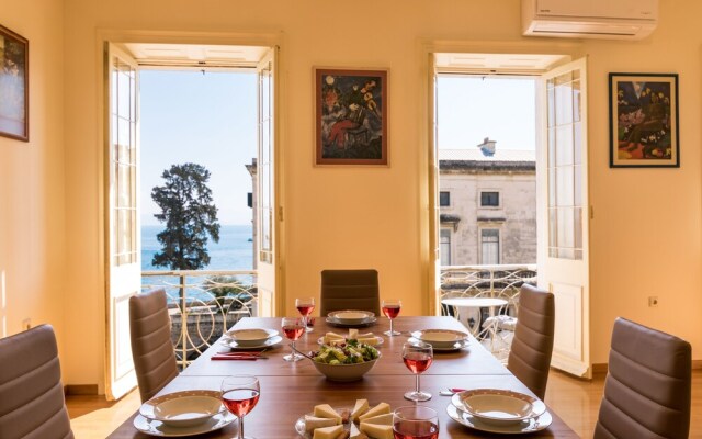 Luxury Seaview Apartment in the Heart of Old Town