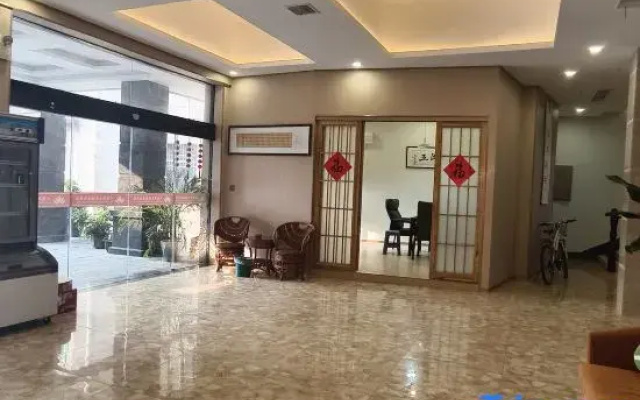 Yichun Xincirun Theme Hotel