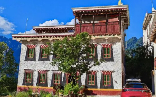 Danba Cosa Xikang Homestay