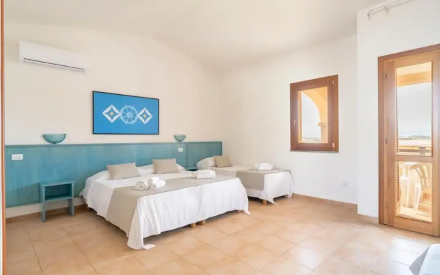 Hotel with swimming pool just 300 mt from the Baia delle Mimose-beach