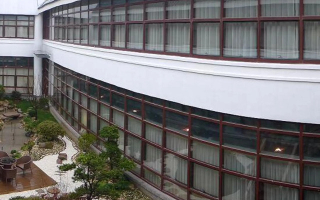 Mingzhu Lake Resort