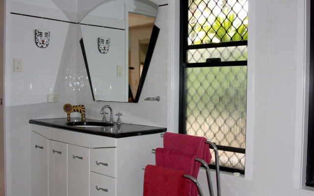 Moorooba Crescent, 18