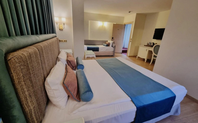 Momentus Hotel Alexandra